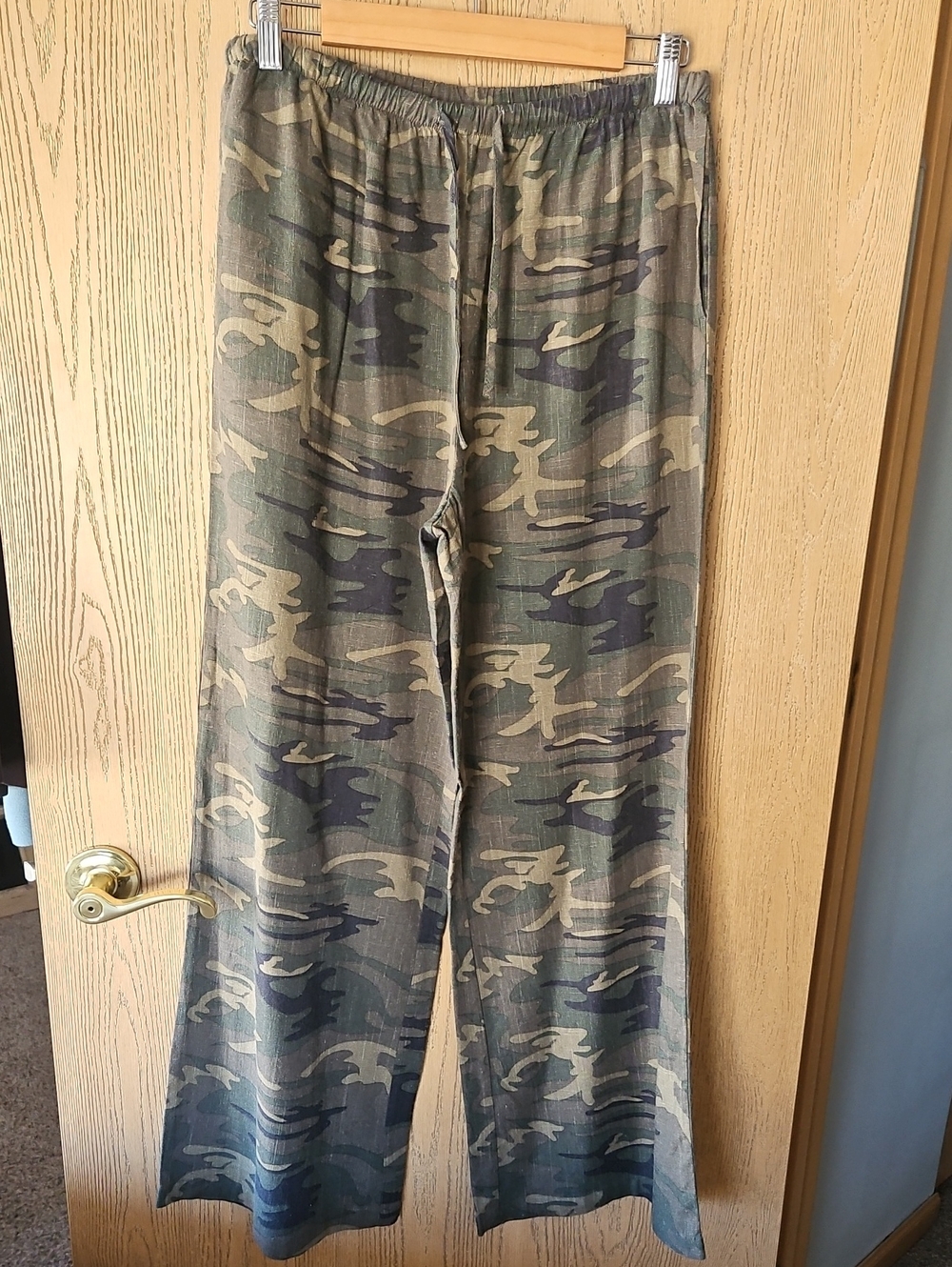 NWOT Sincerely Jules Green Camo Wide-Leg Drawstring Pants